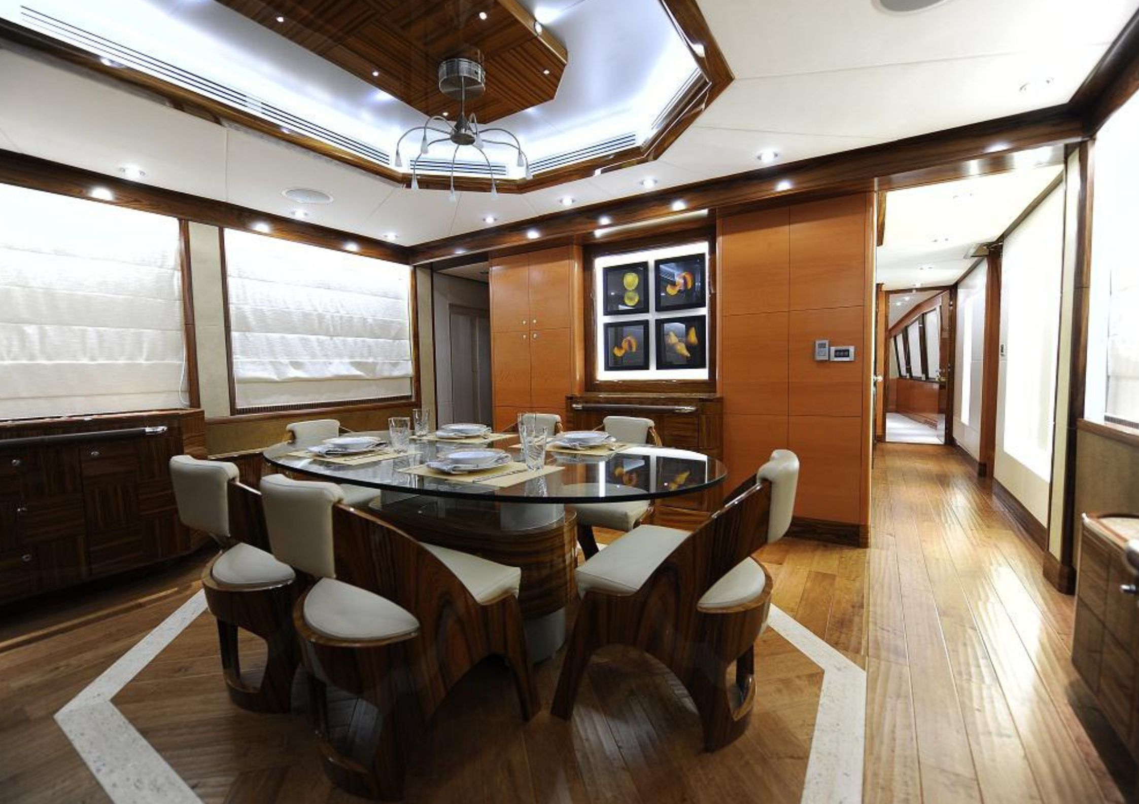 101ft yacht bedroom